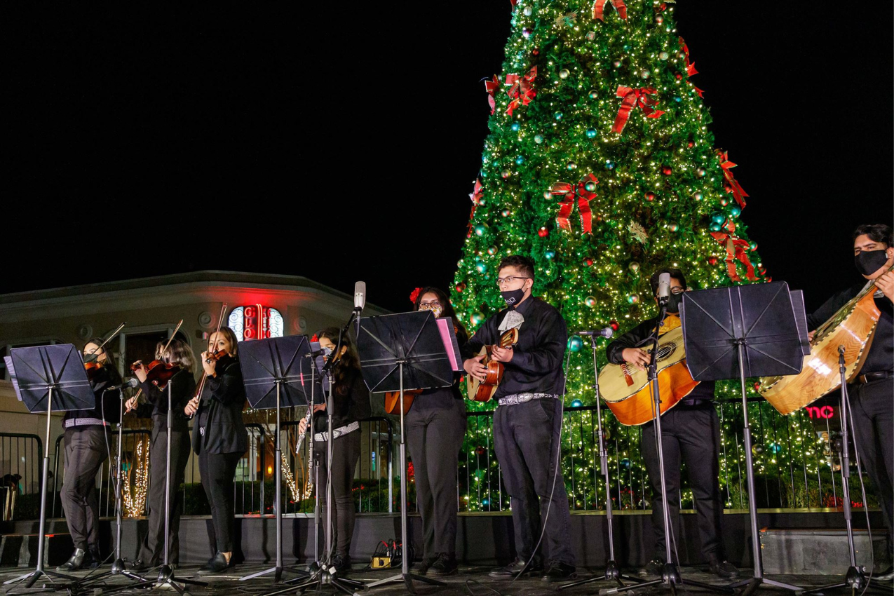 Garland Christmas on the Square