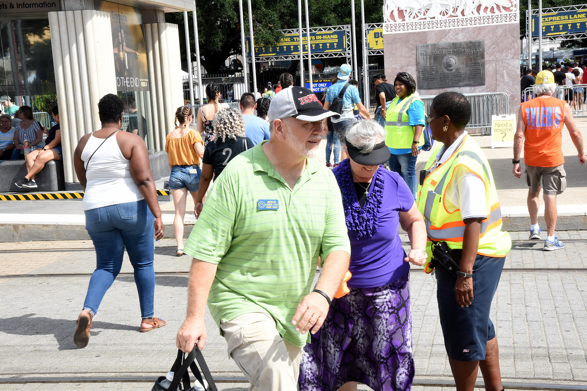 Seniors at State Fair taking DART RGL_3658