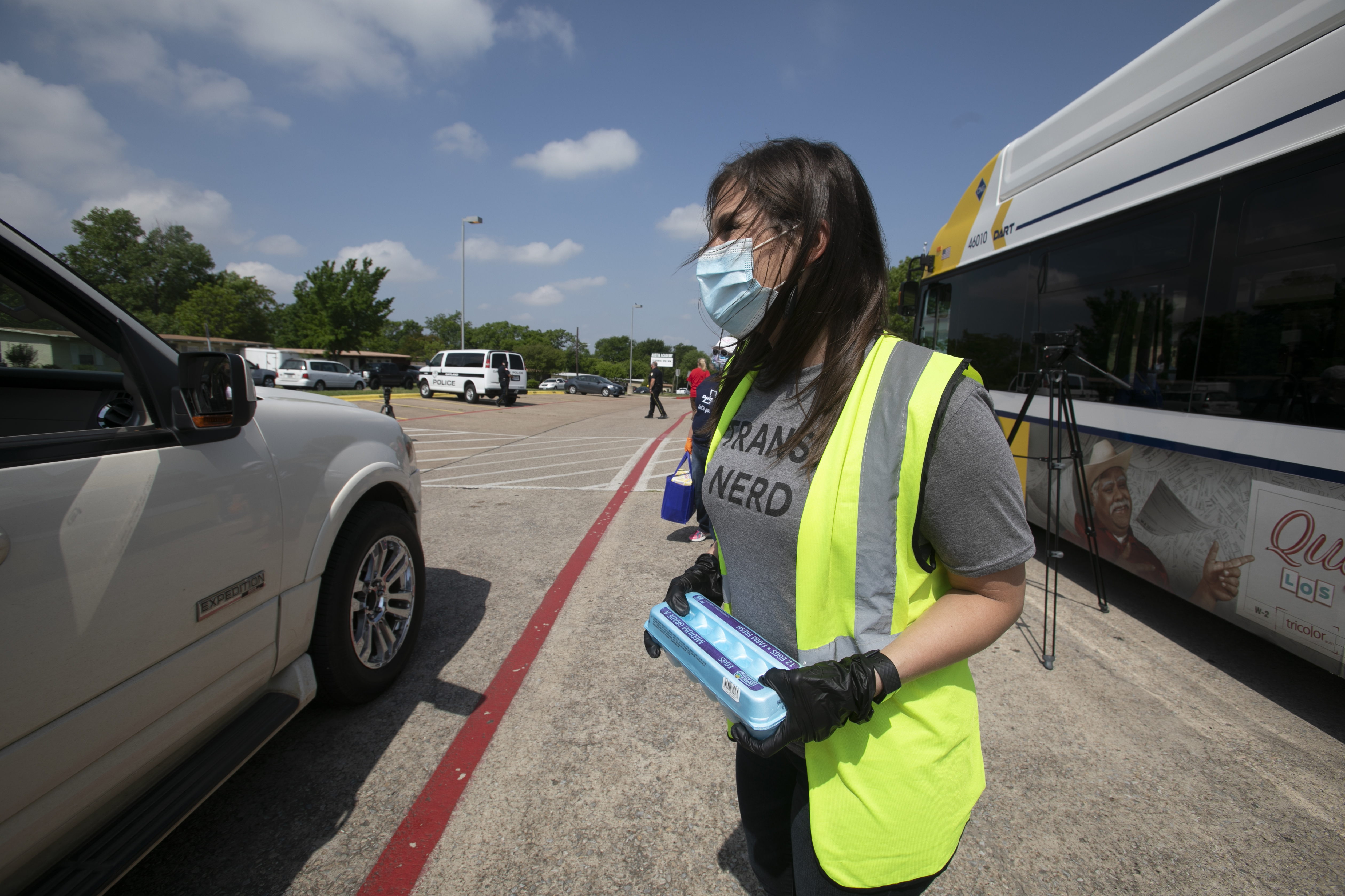 DART Buses Begin Delivering Meals to Garland Students