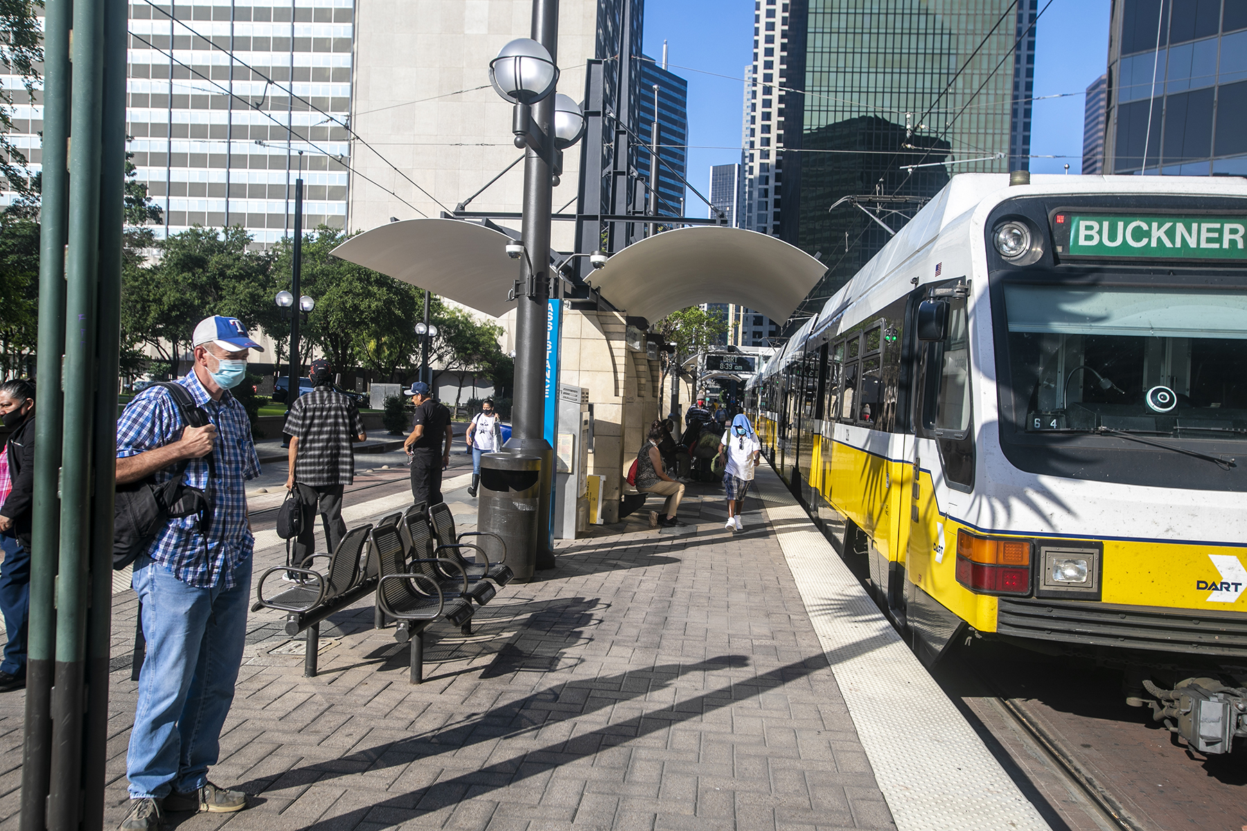 Green Line train stops for passengers at Pearl/Arts District Station.